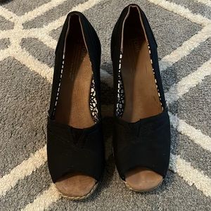 Toms espadrille wedges. Black.